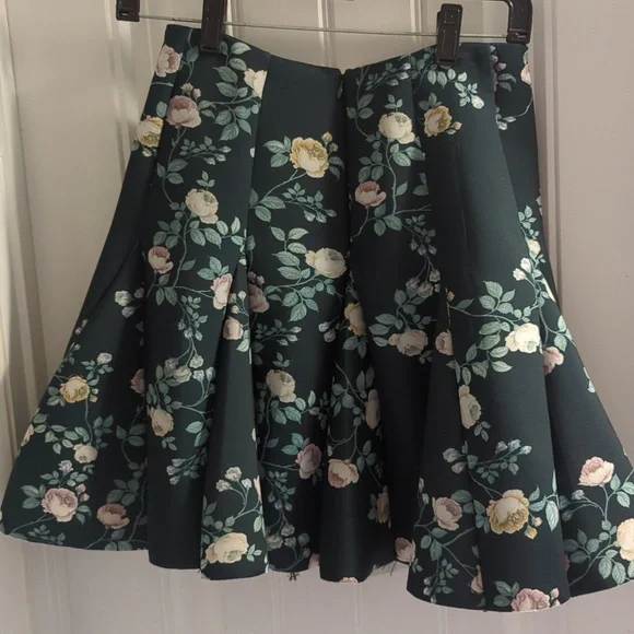 Lauren Conrad pleated garden skirt - Picture 5 of 11
